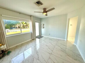 6100 Madison St in Hollywood, FL - Building Photo - Building Photo