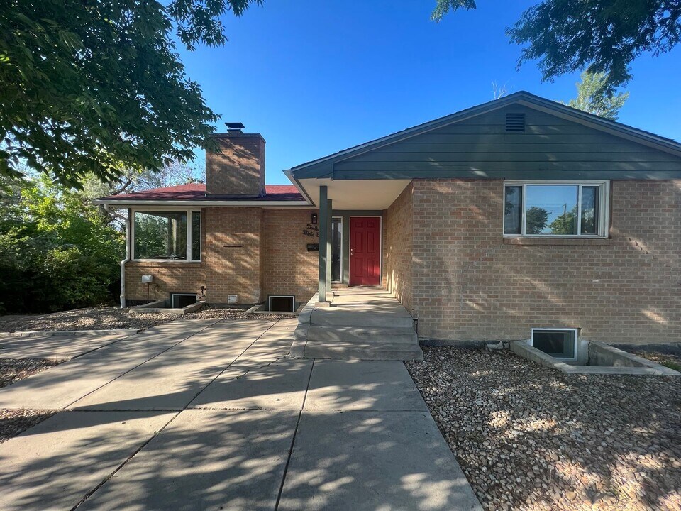 1235 E Ridge Ave in Boulder, CO - Foto de edificio