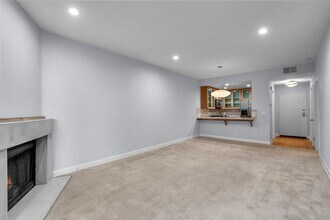 8505 Gulana Ave, Unit 4213 in Playa Del Rey, CA - Building Photo - Building Photo