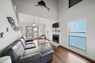 4126 San Jacinto Dr in Galveston, TX - Foto de edificio - Building Photo