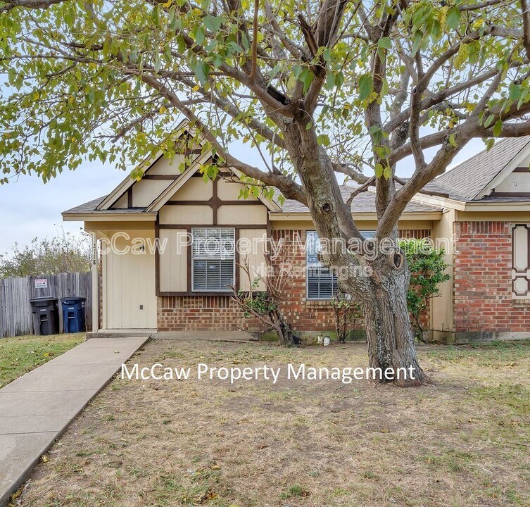 2718 Rustic Frst Rd in Fort Worth, TX - Building Photo