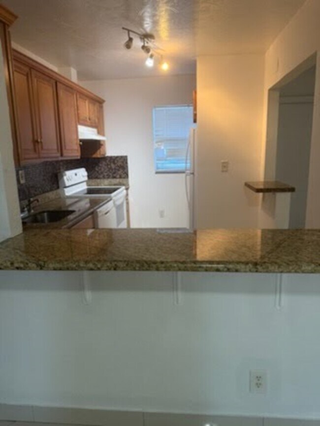 1021 NW 45th St, Unit 4 in Deerfield Beach, FL - Building Photo - Building Photo