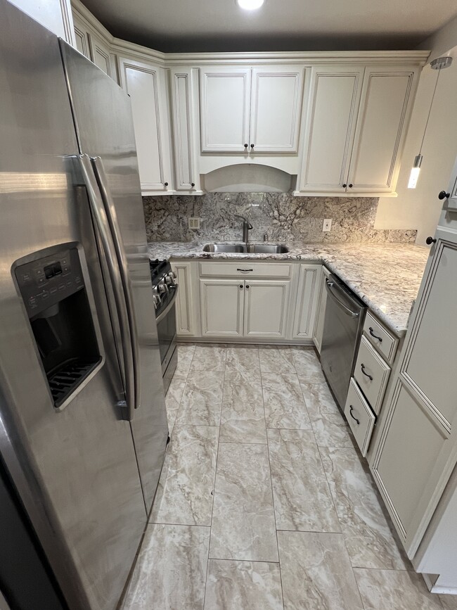 19156 Avenue of the Oaks, Unit B