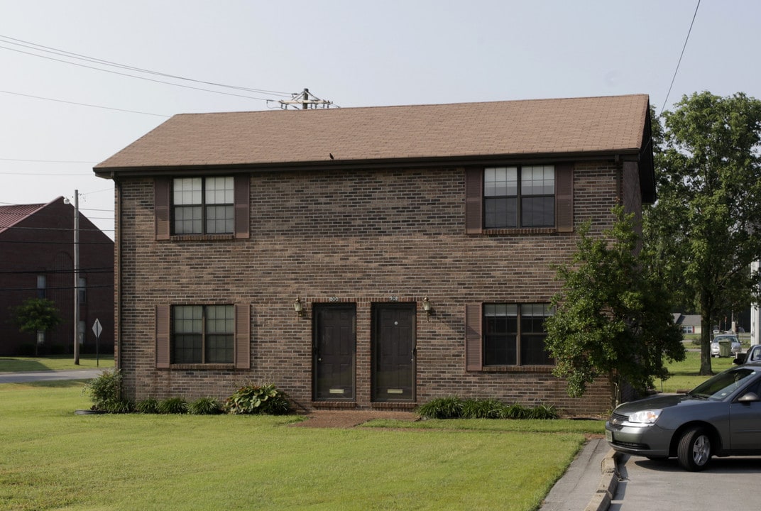 300 McClain Ave in Lebanon, TN - Building Photo