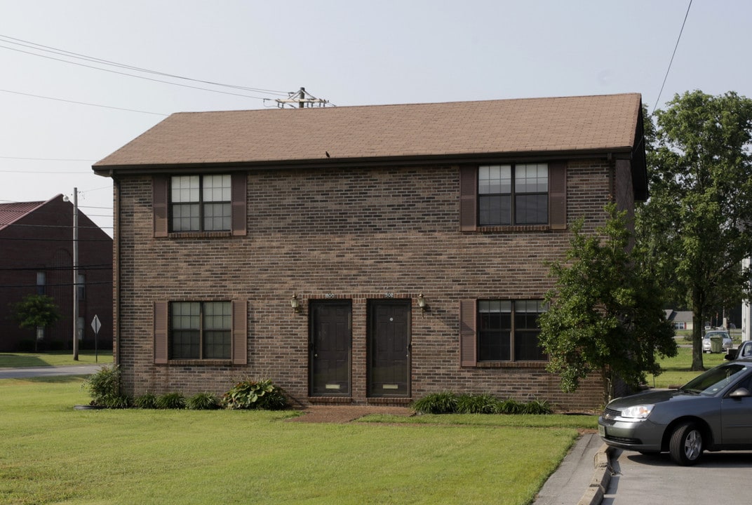 300 McClain Ave in Lebanon, TN - Foto de edificio