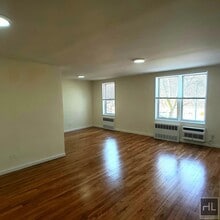 AMAZING 2 BEDROOM 2 BATH APARTMENT. WON'T in Queens, NY - Building Photo - Building Photo