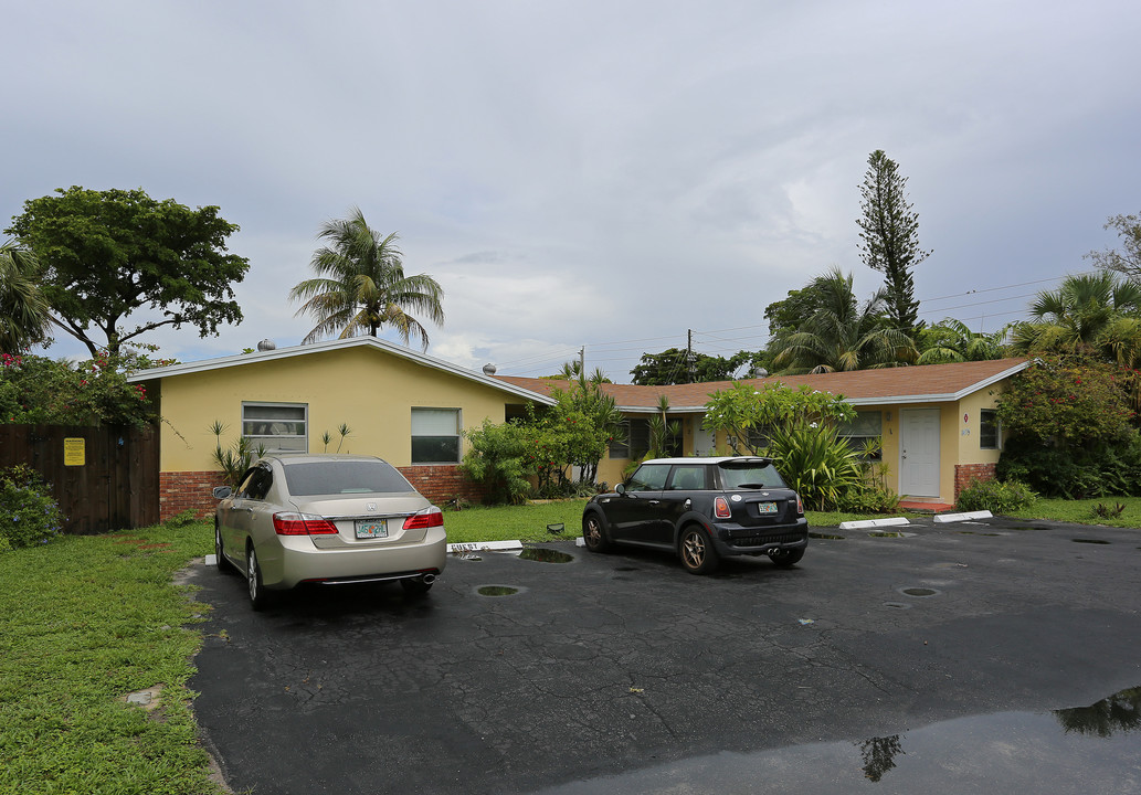 1475 Holly Heights Dr in Fort Lauderdale, FL - Building Photo