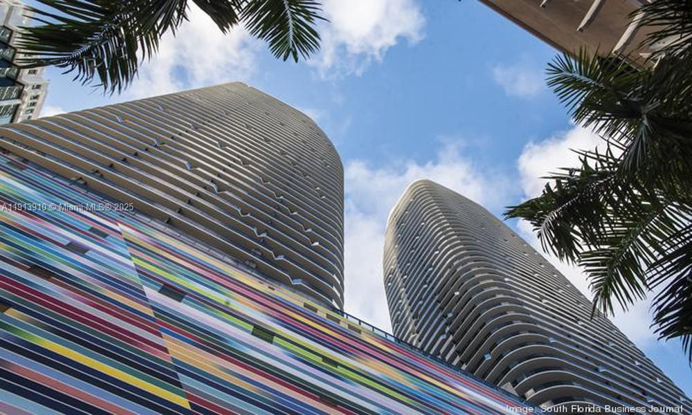 45 SW 9th St, Unit 1809 in Miami, FL - Foto de edificio