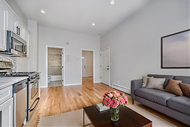 136 W Sixth St in Boston, MA - Building Photo - Building Photo