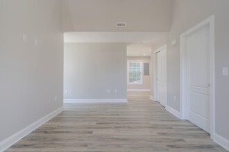 505 Twisted Oak Dr NW in Christiansburg, VA - Building Photo - Building Photo