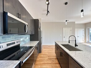 2100 W 18th Pl in Chicago, IL - Building Photo - Building Photo