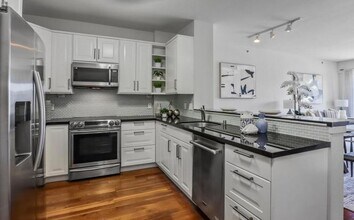 1 Lakeside Dr in Oakland, CA - Building Photo - Building Photo