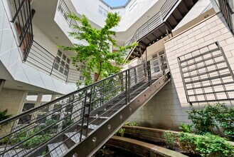 2300 W Armitage Ave in Chicago, IL - Building Photo - Building Photo