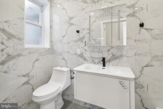 4145 W Girard Ave in Philadelphia, PA - Foto de edificio - Building Photo