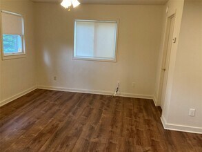 60 Cortland St in Copiague, NY - Building Photo - Building Photo