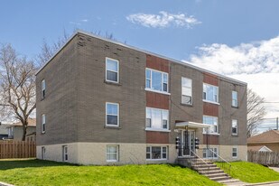 211 Bradley Av in Ottawa, ON - Building Photo