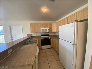 4622 15th St SW in Lehigh Acres, FL - Building Photo - Building Photo