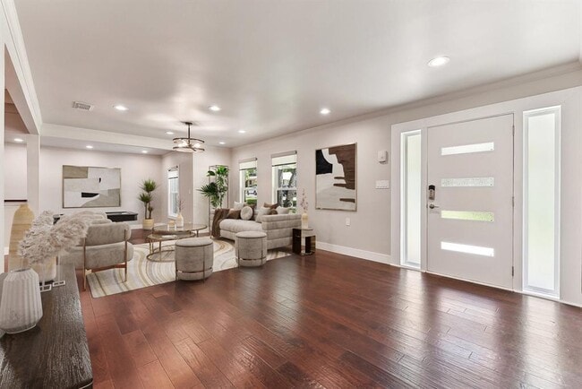 5718 Highland Hills Dr in Austin, TX - Building Photo - Building Photo