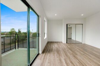 Roscoe 57 in Panorama City, CA - Foto de edificio - Building Photo