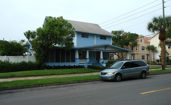 Corner Porch Apartments in St. Petersburg, FL - Building Photo - Building Photo