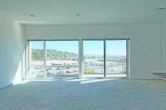 2311 W Newton St in Seattle, WA - Foto de edificio - Building Photo