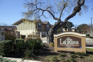 800 Babcock Rd in San Antonio, TX - Building Photo