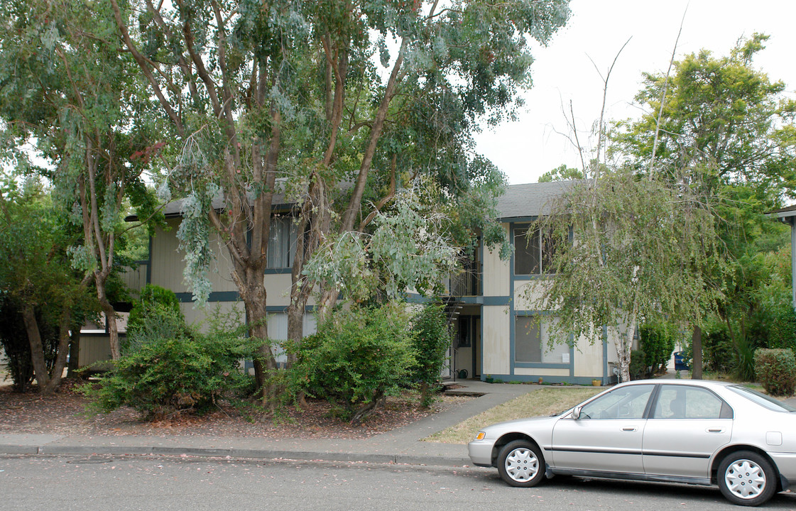 913 Kirsten Ct in Rohnert Park, CA - Building Photo