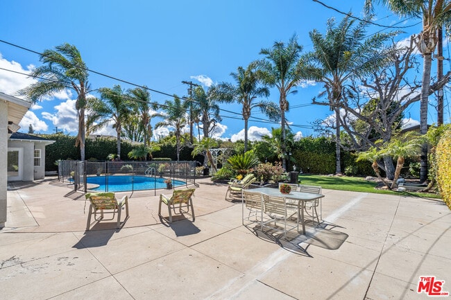 property at 5159 Sophia Ave