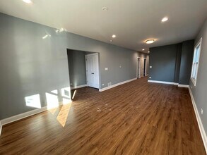 2717 N Rutherford Ave in Chicago, IL - Building Photo - Building Photo