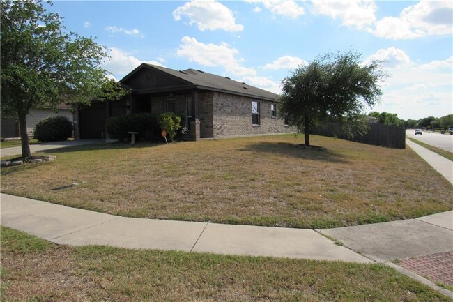 2700 Overton St in Round Rock, TX - Foto de edificio - Building Photo