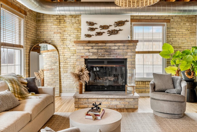 property at 418 N 3rd St