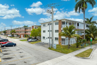 1430-1450 NE 170th St in North Miami Beach, FL - Building Photo - Building Photo