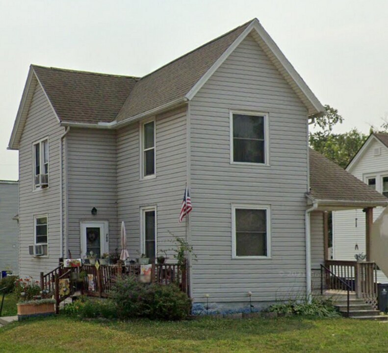 401 7th Ave SW-Unit -401 7th Lower in Cedar Rapids, IA - Building Photo