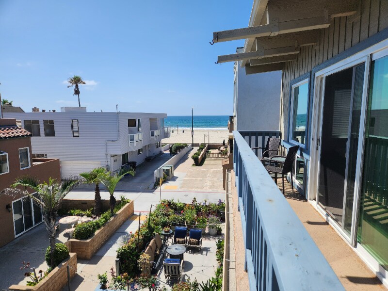 718 Coronado Ct in San Diego, CA - Building Photo