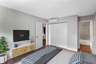 5825 Southwest LLC in St. Louis, MO - Foto de edificio - Interior Photo