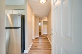 20901 SE Morrison St, Unit B in Gresham, OR - Foto de edificio - Building Photo
