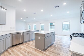 31531 Beacon Cove Trl in Fulshear, TX - Foto de edificio - Building Photo