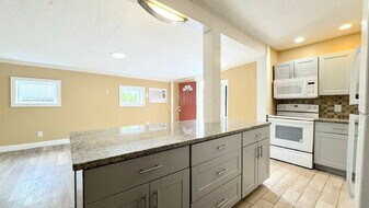 170 Kingston Ave in Daytona Beach, FL - Building Photo