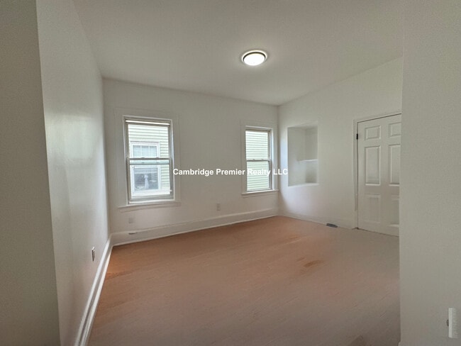 49 Stanwood St, Unit 3 in Boston, MA - Foto de edificio - Building Photo