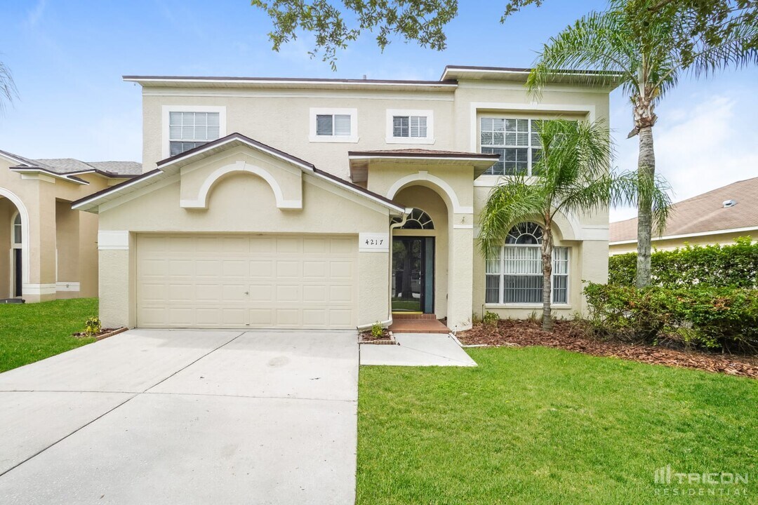 4217 Harbor Lake Dr in Lutz, FL - Building Photo