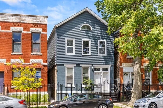 property at 2122 W Huron St