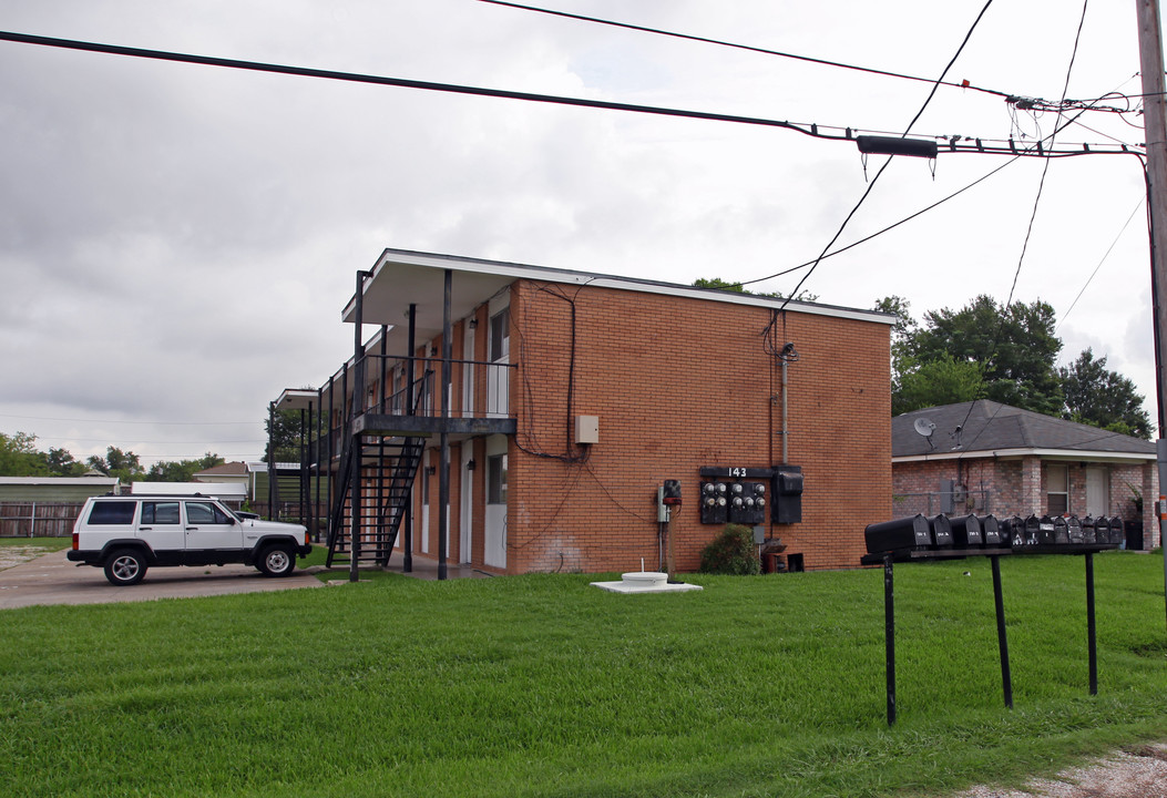 131-143 Kass St in Gretna, LA - Building Photo