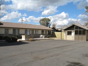 2630 W Orangewood Ave in Phoenix, AZ - Building Photo - Building Photo