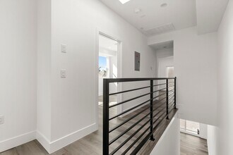 1032-1038 N Oxford Ave in Los Angeles, CA - Building Photo - Building Photo