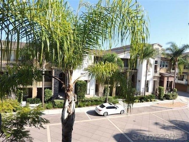 5076 Plaza Promenade in San Diego, CA - Building Photo - Building Photo