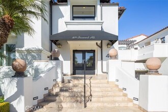 401 Seaward Rd in Newport Beach, CA - Building Photo - Building Photo