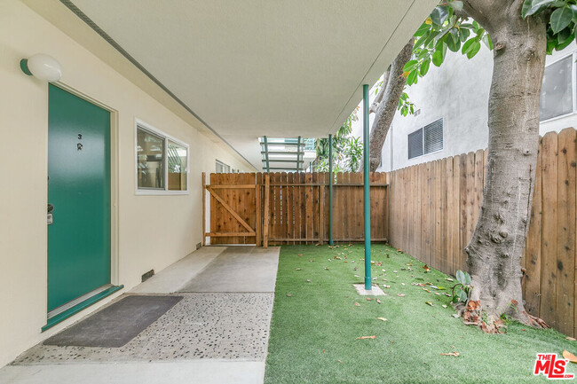 property at 1333 Barry Ave
