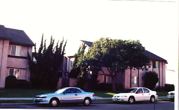 Woodcrest Apartments in Oxnard, CA - Building Photo - Building Photo