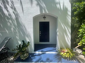 3421 SW 25th St in Miami, FL - Building Photo - Building Photo