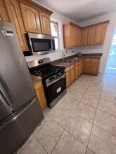 636 E 230th St, Unit 1 in Bronx, NY - Building Photo - Building Photo